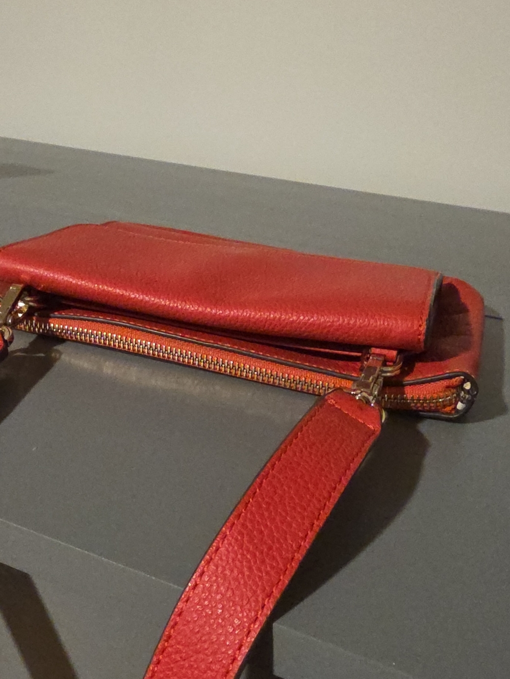 HENRI BENDEL NEW YORK red pebbled leather flap Crossbody bag - Picture 10 of 11